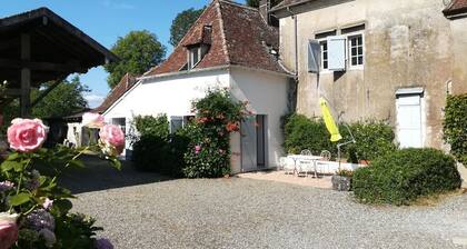 Gite campagnard en Béarn avec piscine