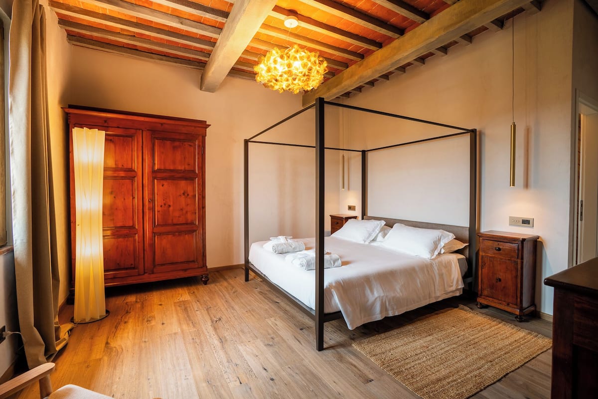 Premier Double Room, Vineyard View | In-room safe, free WiFi, bed sheets