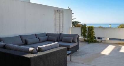 đ
Vue Mer 180° | Piscine & Tennis à Cannes