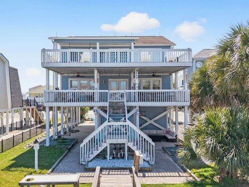 All The Phils by Brunswick VR: 5BR/3BA Canal Home, Sleeps 20, Steps from Beach