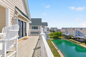 Property grounds - Chonky Waves by Brunswick VR: 4BR Condo w/ Ocean Views & Resort Amenities (Ocean Isle Beach)