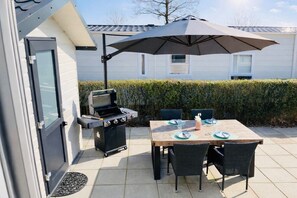 Outdoor dining - Beach Chalet J55 at Camping de Molenhoek (Kamperland)