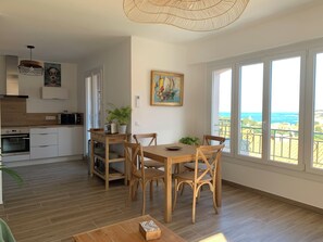 Dining - T3 Sea view - Terrace - Private garage (rare) - Center on foot - 4 people (Collioure)