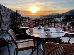 Outdoor dining - Collioure Sea view Terrace Garage Private garden Walking distance 4 pers. (Collioure)