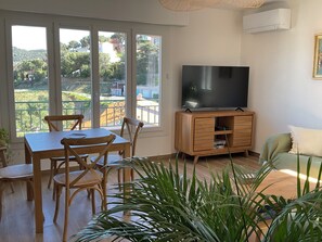 Living area - Vrbo Property (Collioure)
