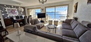 Living area - Vrbo Property (Bandol)