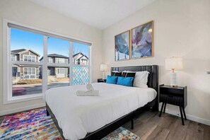 Room - Luxury 4BR | AC | Near YYC | PS4 | Game Room l (Calgary)