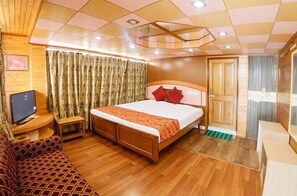 Biancheria da letto ipoallergenica, una scrivania, insonorizzazione
