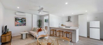 Golden Beach retreat - 5BR family home with guest suite