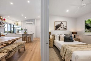 3 bedrooms, WiFi, bed sheets - Luxury Top Floor Apartment with Ocean Views (Coolum Beach)