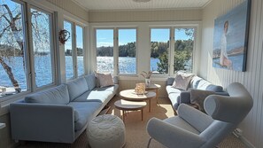 TV, fireplace, books, computer monitors - Waterfront Retreat - Frontline Oslofjord | Small boat included | Fireplace (Akershus)
