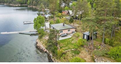 Waterfront Retreat - Frontline Oslofjord | Small boat included | Fireplace