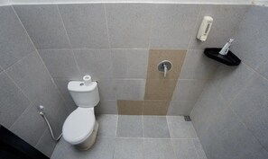 ห้องดีลักซ์ดับเบิล, วิวสระว่ายน้ำ | ห้องน้ำ