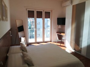 Iron/ironing board, Internet, bed sheets - Domus Aeterna, a 900 metri dalla stazione ferroviaria. Salerno (Salerno)