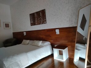 Iron/ironing board, Internet, bed sheets - Domus Aeterna, a 900 metri dalla stazione ferroviaria. Salerno (Salerno)