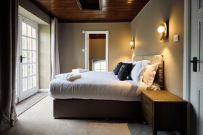 4 bedrooms, iron/ironing board, travel cot, free WiFi - The Chapel | Sands Farm (Wilton)