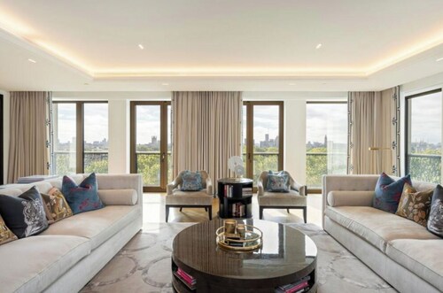 4 bedrooms Luxury Mayfair Apartment w/Swimming Pool & Cinema, sleeps 10