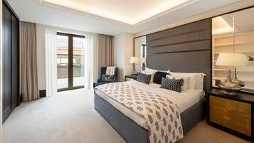 4 bedrooms, iron/ironing board, Internet, bed sheets