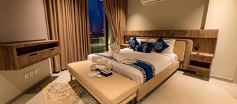 Cyrus One By Trivelles