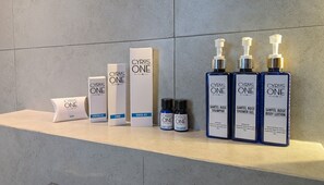 Deluxe Twin Room, Balcony, City View - Cyrus One By Trivelles (Mumtaz City)