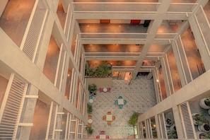 Restaurant - Cyrus One By Trivelles (Mumtaz City)