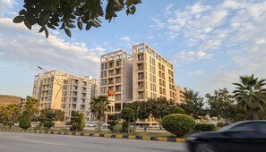 Exterior - Cyrus One By Trivelles (Mumtaz City)