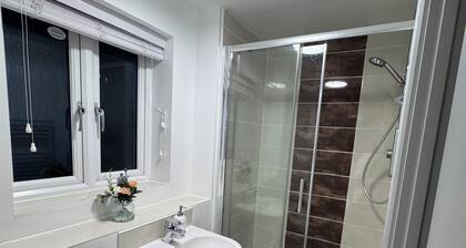 Contemporary Two Bedroom Two Bathroom Apartment with Parking, Bedford