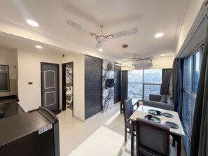 普通套房, 城市景觀 | 用餐區