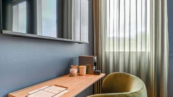Habitación doble Deluxe | Escritorio, espacio para trabajar con laptop y wifi gratis