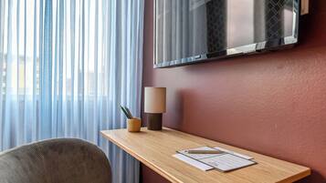 Deluxe-studiolejlighed | Skrivebord, arbejdsområde til bærbare computere, gratis Wi-Fi, sengetøj