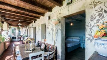 Deluxe Villa, Patio, Courtyard View | Dining
