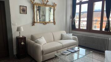 Deluxe Villa, Patio, Courtyard View | Living area