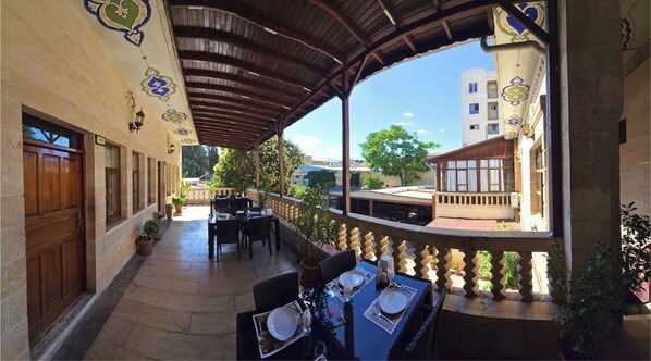 Outdoor dining - Gülizar Konukevi (Şanlıurfa)