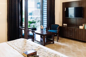 Tabla de planchar con plancha, wifi gratis y ropa de cama 