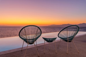 Terrace/patio - 3-bedroom Infinity Blue villa in fantastic Sunset Views close to Mykonos Town (Mykonos)