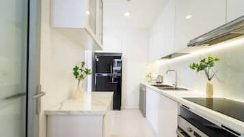 City Apartment, 2 Bedrooms | Private kitchen
