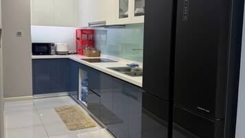 Comfort Apartment, Balcony, City View | Private kitchen