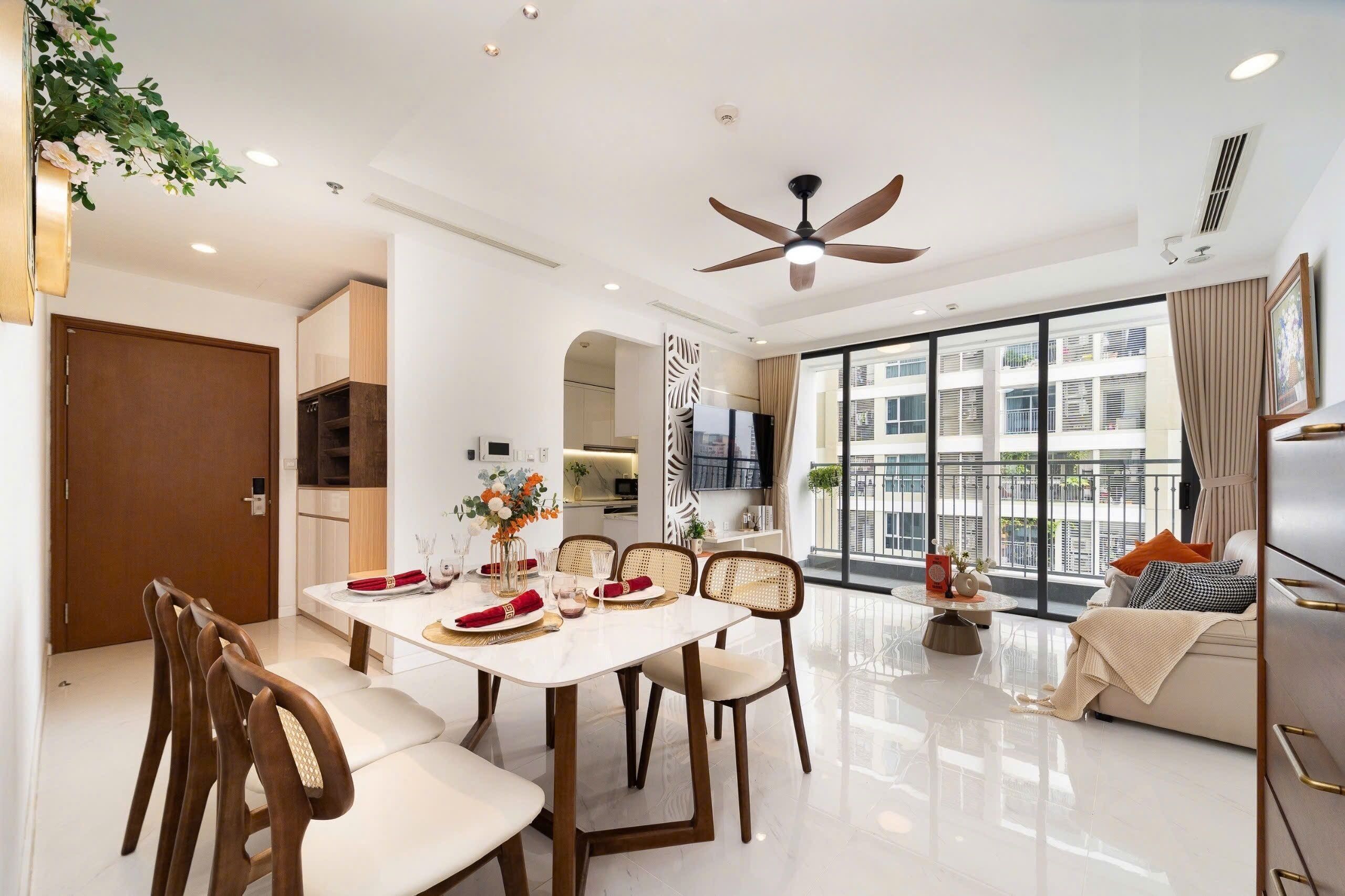 City Apartment, 2 Bedrooms | Living area