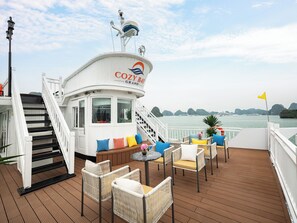 Outdoor dining - Cozy Bay Grand Cruise (Ha Long)