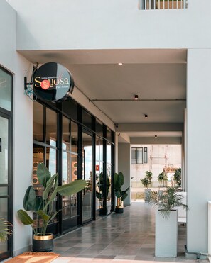 Dining - Alpirious Suites - Airport Corridor (Islamabad)