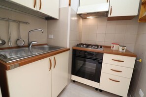 Kühlschrank, Ofen, Herdplatte