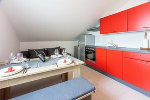 Interior - Spacious vacation apartment with pool and whirlpool in idyllic tranquillity (Grižane-Belgrad)