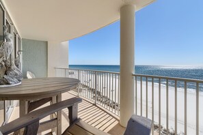 Outdoor dining - Tower 1-702 Long Beach Resort. Free Beach Chair Service! (Panama City Beach)