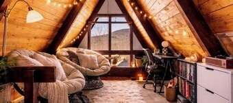 Black Bear Lodge at Hunter Mountain - Hot Tub, Pellet Stove, Peace
