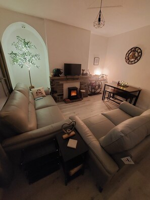 Smart TV, books - Discover the charm of Harry’s Hideaway Cottage in the village of Haworth (Haworth)