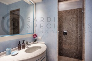 Hair dryer, towels - A'Mar House (Porto Rotondo)