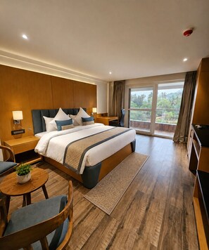 Desk, laptop workspace, free WiFi - BluSalzz Collection Casa Onze Goa (Calangute)