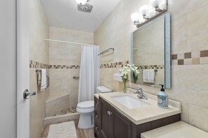 Hair dryer, towels - A charming San Juan escape on a quiet corner lot—featuring A/C in every room, a cozy backyard, and space for families or groups to relax, work, and explore Puerto Rico with ease ✨ (San Juan)