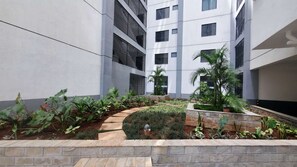 Property grounds - Cosy 1 bedroom apartment,Winchester amazing Gardens along Riverside Drive. (Nairobi)