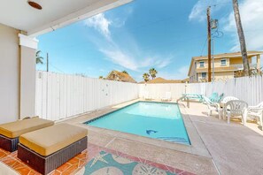 Pool - Sand Dollar Retreat - private pool;short walk to beach;sleeps 10 (South Padre Island)